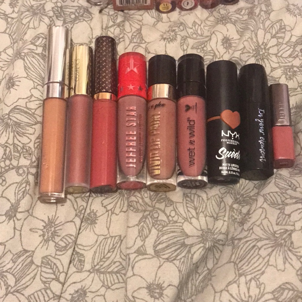 Discount lippie bundle!